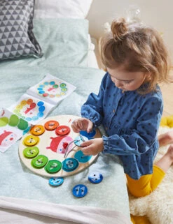 Haba 305288 Fädelspiel Regenbogenraupe -Haba Verkaufsgeschäft haba 305288 fadelspiel regenbogenraupe 3