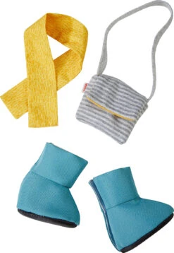 Haba 306579 Kleiderset Accessoires, 3-tlg. Puppen-Stiefel, Schal, Umhängetasche,...