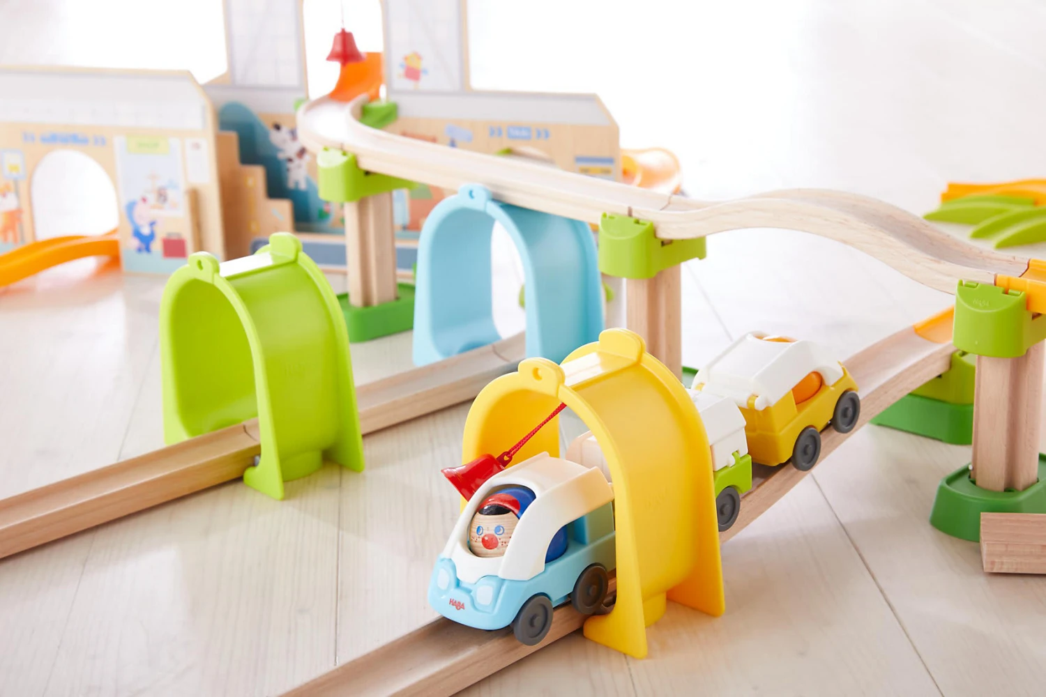 Haba 306745 Kullerbü – Spielbahn Bahnhof 4 Haba 306745 Kullerbü – Spielbahn Bahnhof – Bild 2