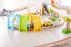Haba 306745 Kullerbü – Spielbahn Bahnhof 13 Haba 306745 Kullerbü – Spielbahn Bahnhof -Haba Verkaufsgeschäft haba 306745 kullerbu spielbahn bahnhof 2